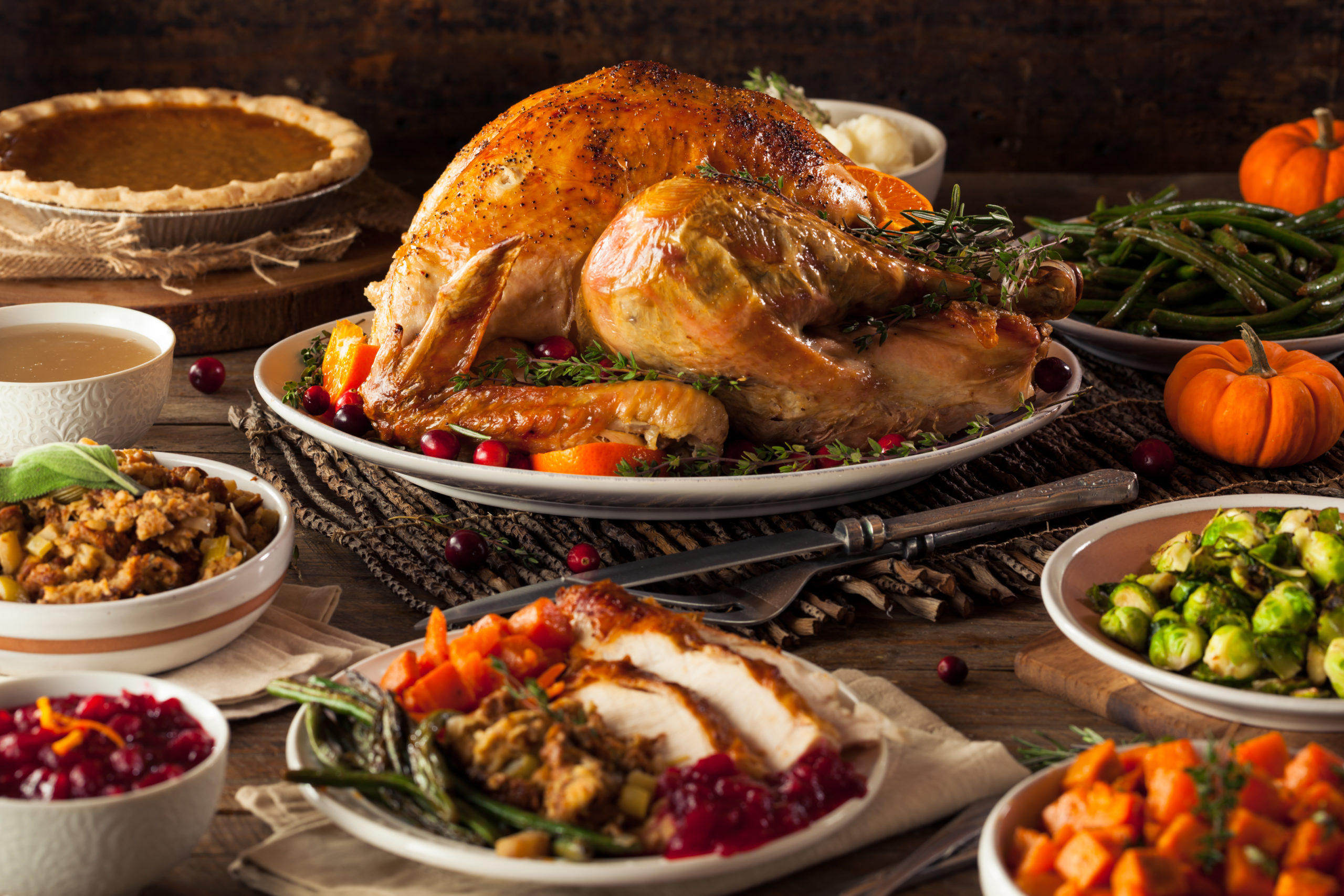 Homemade,Roasted,Thanksgiving,Day,Turkey,With,All,The,Sides